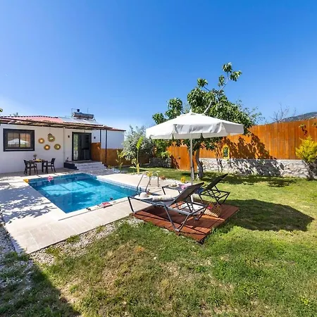 Very Cute Detached In Uezuemlue Village Of Kas فيلة
